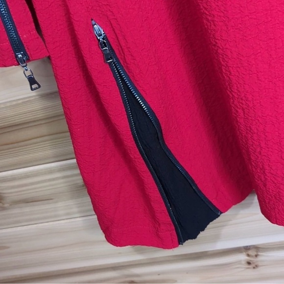 Stylish 3/4 Sleeve Top with Zipper Accents - Picture 4 of 9